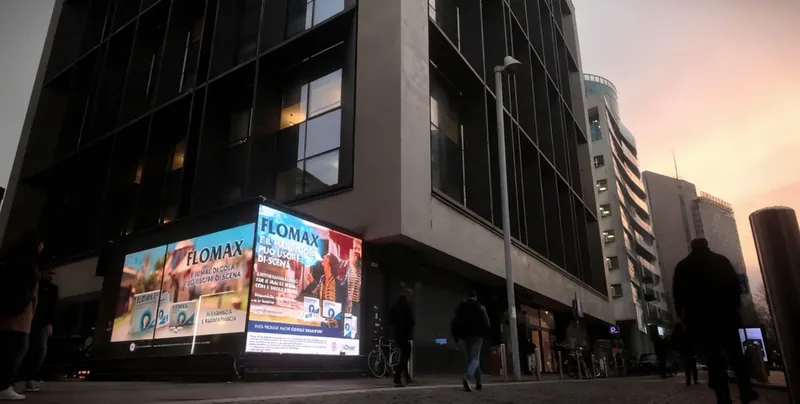 Maxi Ledwall — Milano, Corso Como